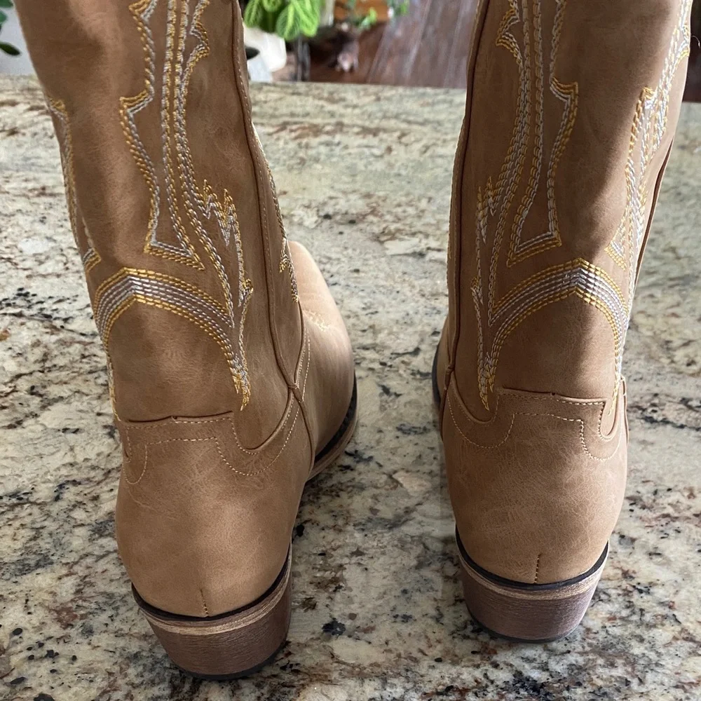Gaucho Tan Heeled Western Boots - Picture 5 of 6